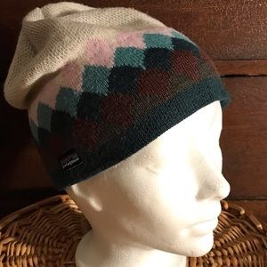 𝅺Patagonia toque/ winter knitted hat.  Women’s one size.